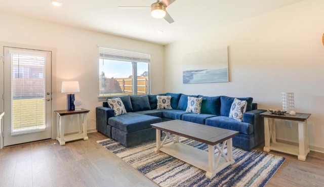 10 Mi to Dtwn Bright Austin Gem with Pool Access