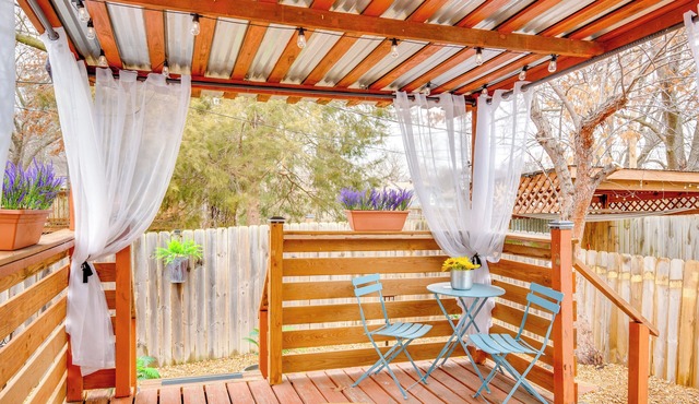 10 Mi to Dtwn Kansas City: Cozy Studio w/Grill!