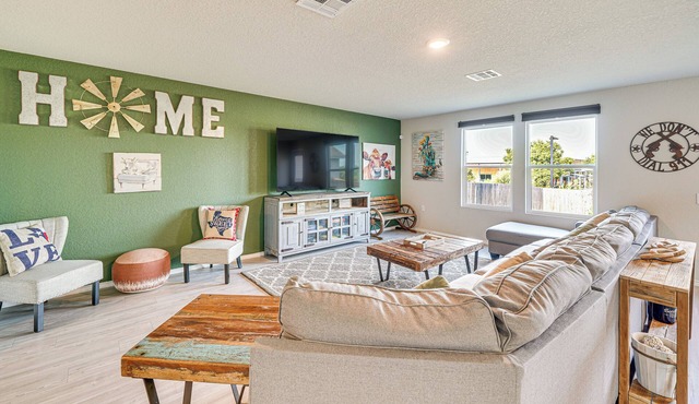 10 Mi to Dtwn: Spacious San Antonio Home!