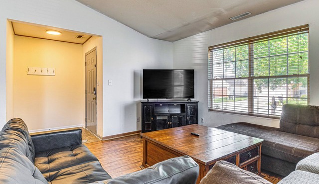 10 Mi to Dwtn Indianapolis: Home w/Grill & Yard