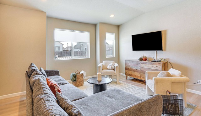10 Mi to Fort Carson: Newly Built Townhome!