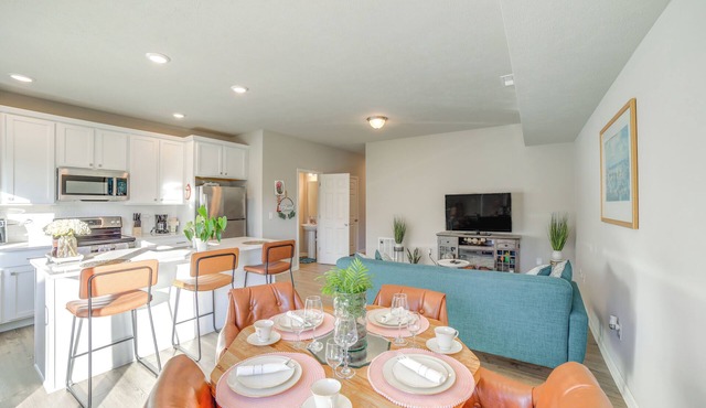 10 Mi to Grand Rapids: Modern Townhome!