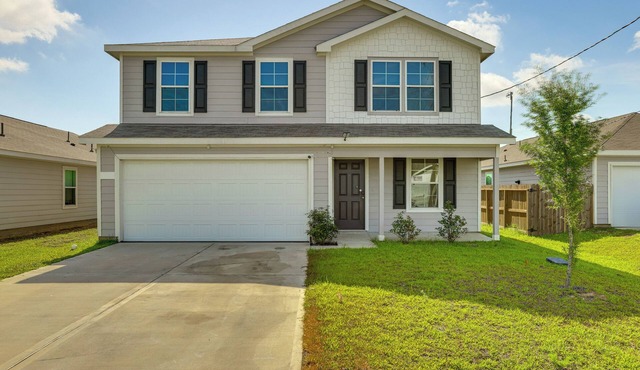 10 Mi to Lake Houston: Retreat w/Backyard!