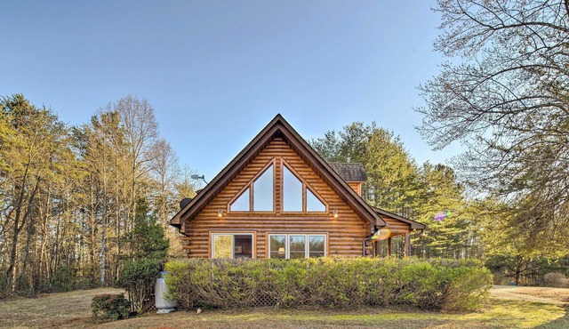 10 Mi to Lake Lure: Mtn-View Cabin w/Deck & Loft!