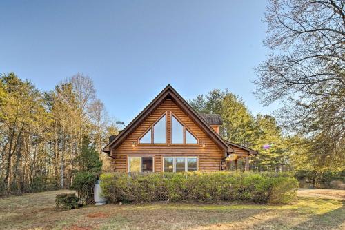 10 Mi to Lake Lure Mtn-View Cabin with Deck and Loft!
