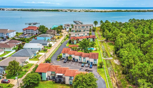 10 Mi to Navarre Beach! Waterfront Rental w/Pool