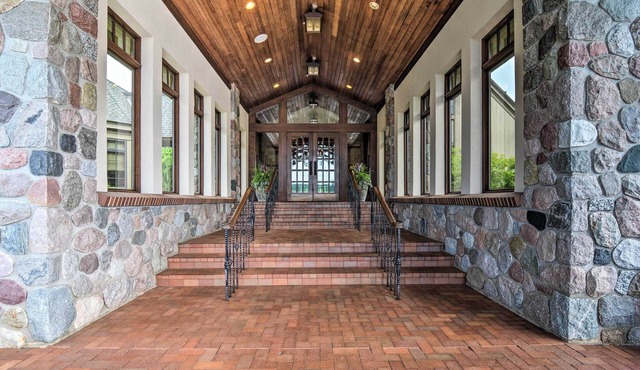 10 Mi to Nubs Nob: Modern Retreat w/Fire Pit
