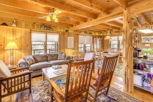10 Mi to Sardis Lake: Home w/Grill in Tuskahoma