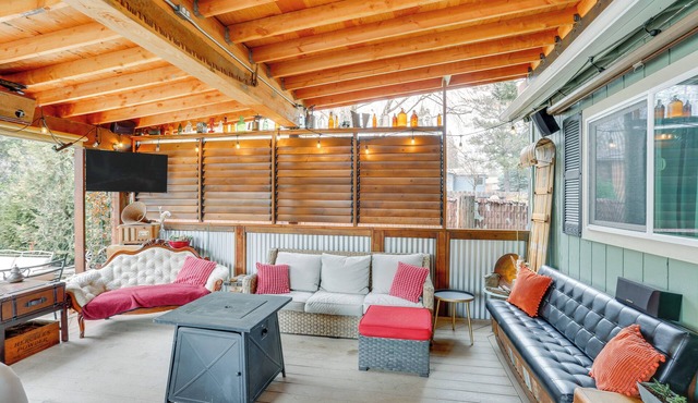 < 10 Mi to Trinity River: Family Home w/Hot Tub!