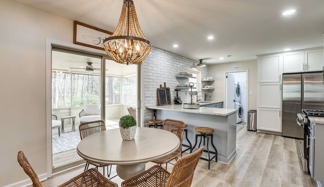 10 Mi to UAB: Inviting Home w/Free Parking & WiFi