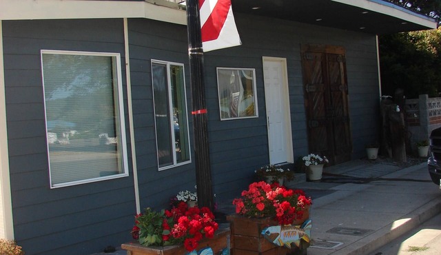 10 Mile Lake Home 4 bedroom 2 1/2 bath sleeps 10. Ride ATV;s to dunes from home