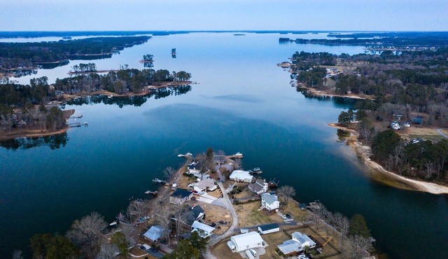 10 Mile View on Lake Murray, SC, Putting Green, Hot Tub, Lake Edge Fire Pit