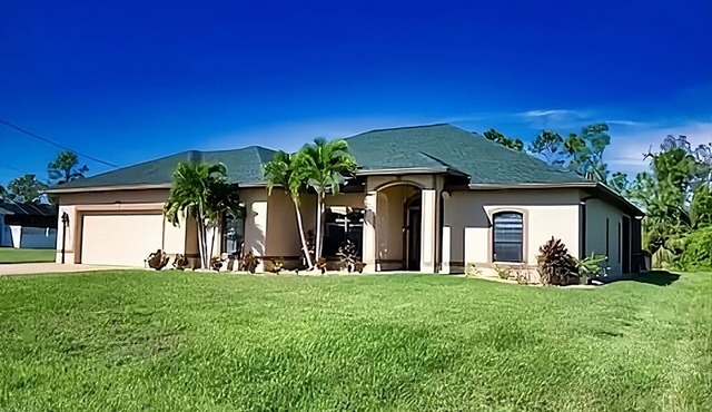 10 miles from 2 beaches in the lovely Rotonda West Florida community.