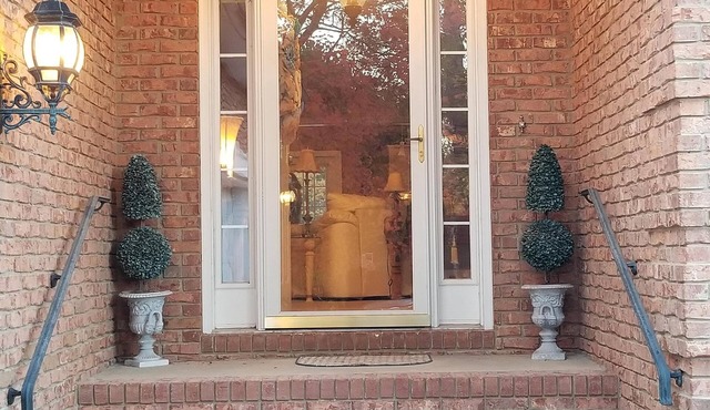 10 miles from downtown yet at the lake!