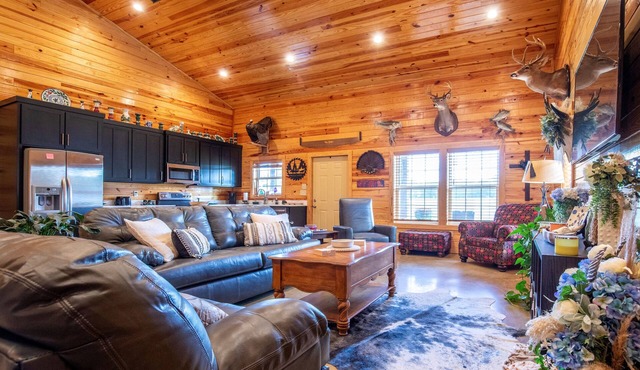 10 Miles from Oxford, MS/Ole Miss- Charming Twisted J Farmhouse 3 bed/3 Bath