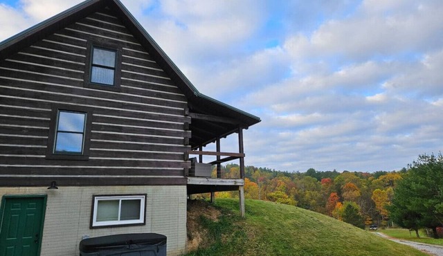 10 miles-Lake Logan, Pet friendly, hottub, firepit