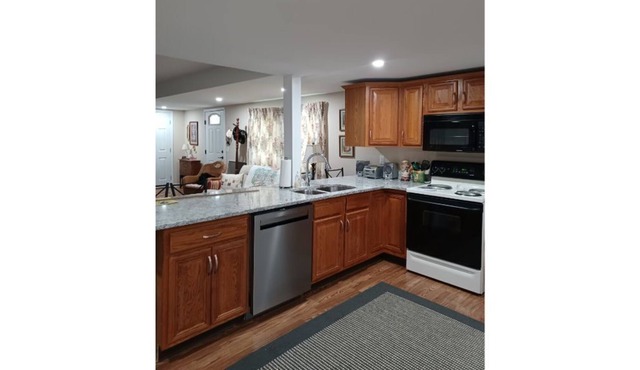 10 miles to Rehoboth Beach, remodeled home in quiet neighborhood