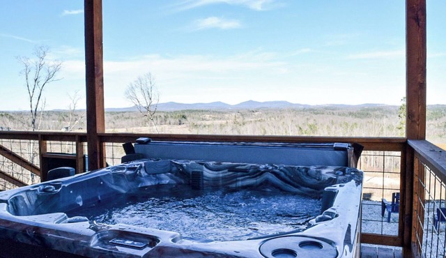 10 min from Buffalo River! LUXURY Mountain View Cabin w/Hot Tub+SLIDE+Movie Room