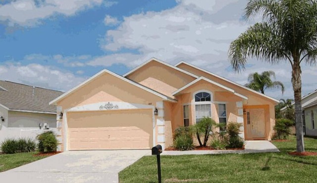 10 Min From Disney,wi-fi,netflix, gas heated private pool,2 masterbed, sleeps 8