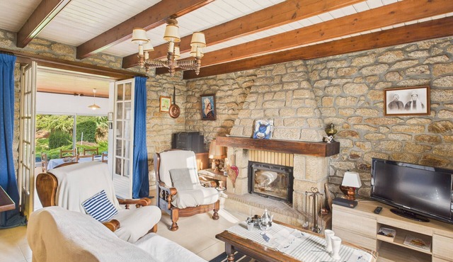 10 min from La Torche – Lovely house for 6 – Garden