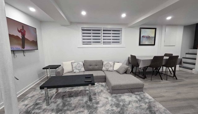 10 min from Place Versailles. Superb 2-bedroom apartment