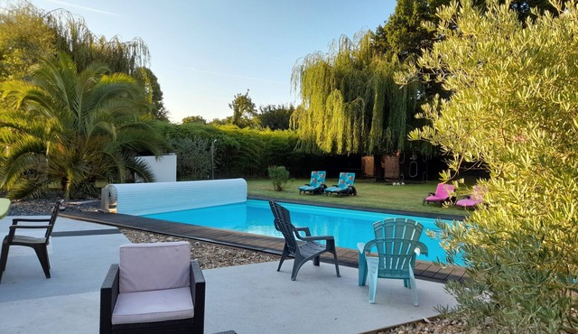 10 min from the beach! 2-person guest room, garden, pool and kitchen access, WIFI