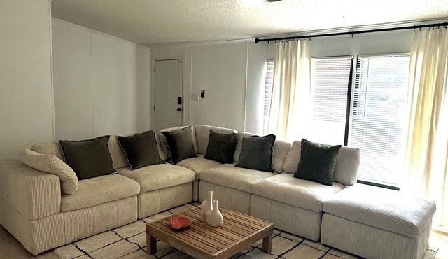 10 min from the stadium , 3 bedroom, 2 bath.