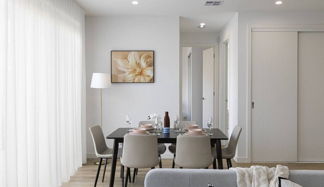 10 Min to Airport | Brand New Family 4BR House