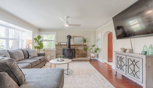 10 Min to Cape May! Retro Shack!