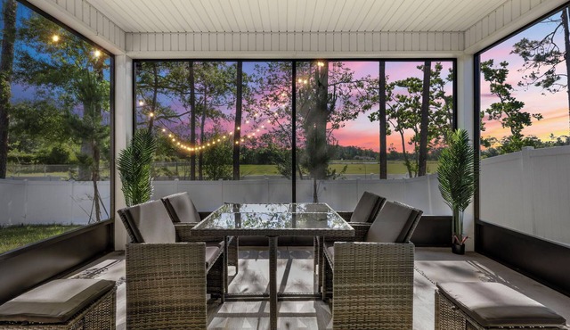 10 Min to Doctors Lake and St. Johns River! Aqua Oasis Sleeps 10 and 2 King Bds