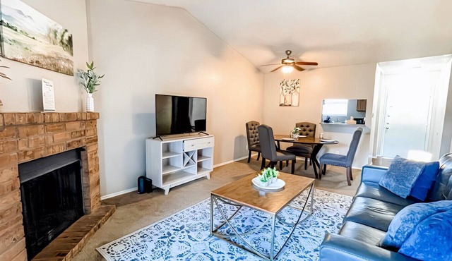 10 Min to Downtown: Pet-friendly, TV with Parking