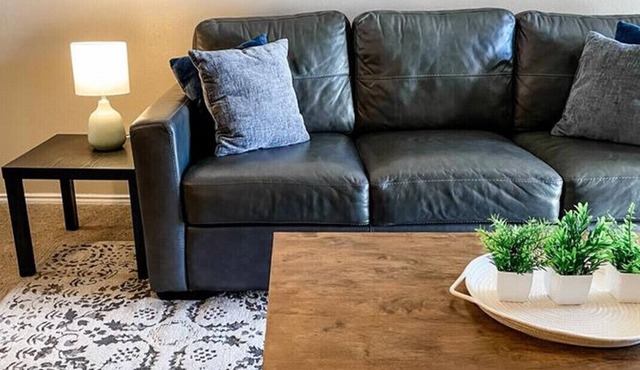 10 Min to Downtown: Pet-friendly, TV with Parking