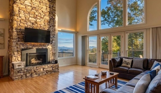 10 Min TO DT, 16 min to Biltmore, Apartment Incl.