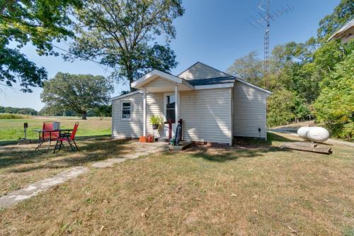 10 min to Elmarra River Home with Fire Pit and Grill!