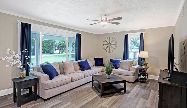 10 min.to Grand Park! Sleeps 10. Updated 4 BDR 2 Full BA. Fenced Yard. Pets Yes!