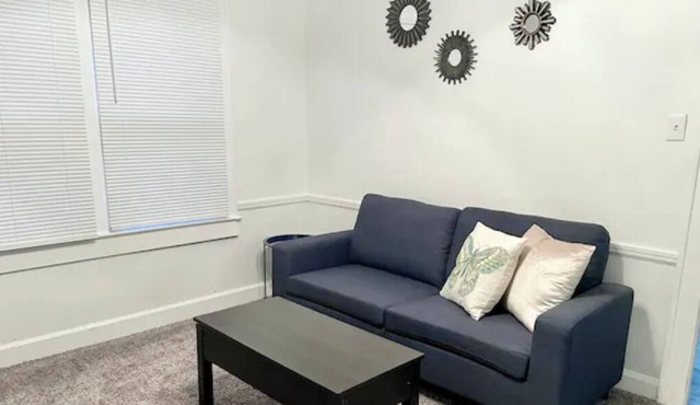 10 Min to Lucas Oil, Sleeps 9! Huge 3 Bd 2ba Home