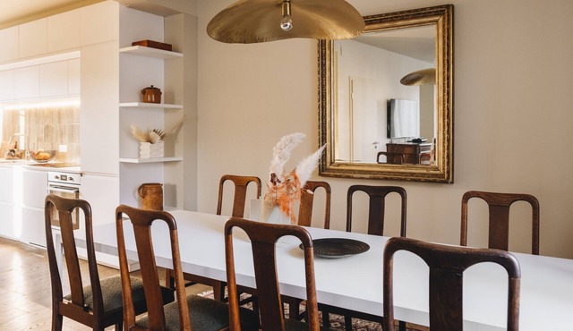 10 min walk from town center: large town house with small garden