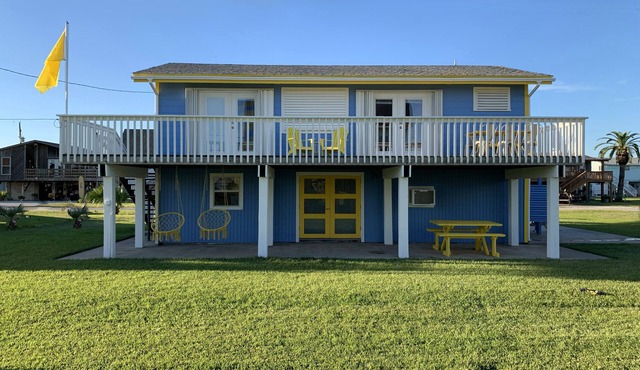 10 Min Walk to Beach, Cozy Family Home