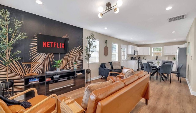 10 Min Walk to DT Davidson|Game Room|Firepit|Pets