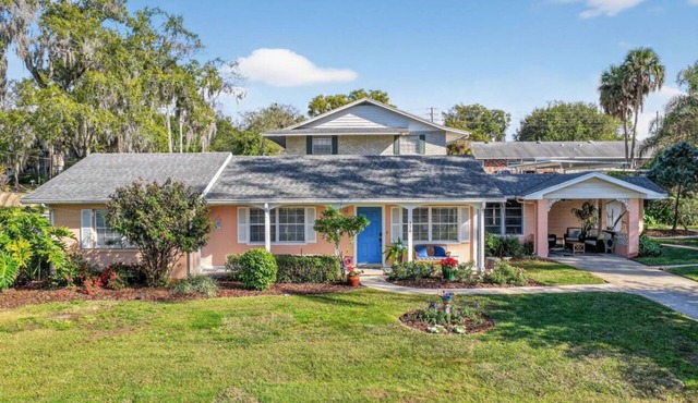 10 min walk to DT! Fire Pit-Pet Friendly! A true DT retreat!