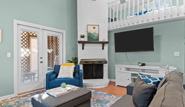 10 mins from ECU/Peaceful/Skylight Loft
