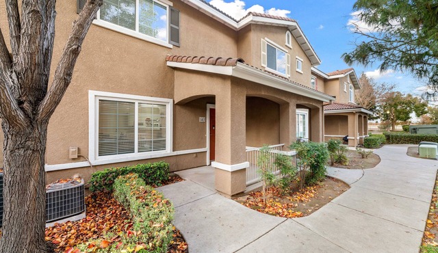 10 mins from sacramento international and downtown sacramento