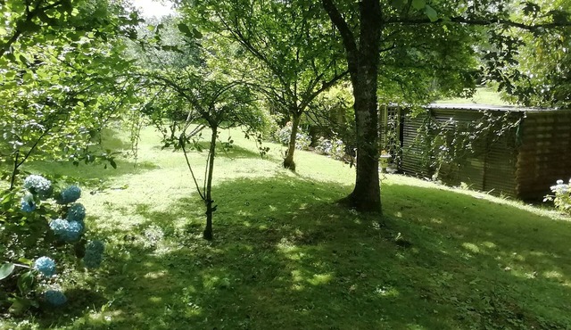 10 mins from the beach and on the banks of a river, Country property