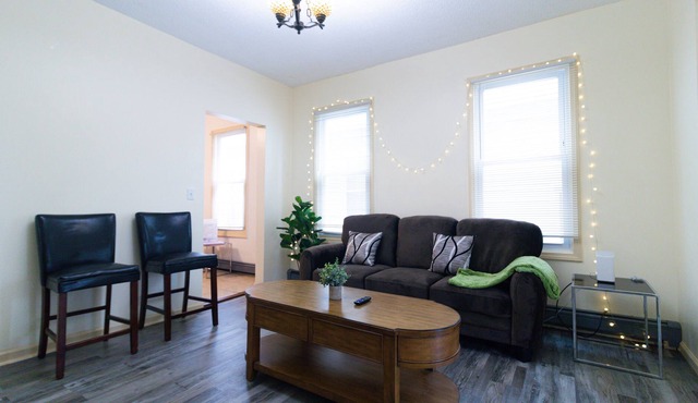 10 mins from Yale, 5 mins from Hospital