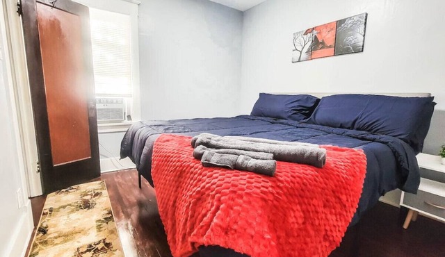 10 Mins to Airport Apt w/King Beds