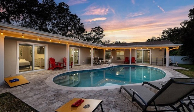 10 Mins to Beach-Heated Pool~Ping Pong+Pool Table