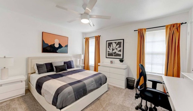 10 mins to Domain two Bedroom