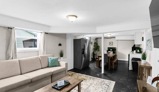 10 Mins to Downtown! Modern in Magic City- Unit B