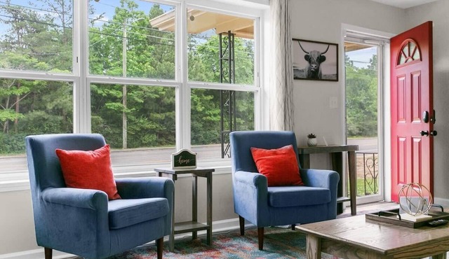 10 Mins to Downtown! Modern in Magic City- Unit A