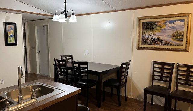 10 mins to Houston Premium Outlet, 17 mins to Prairie View A&M, Cozy mobile home